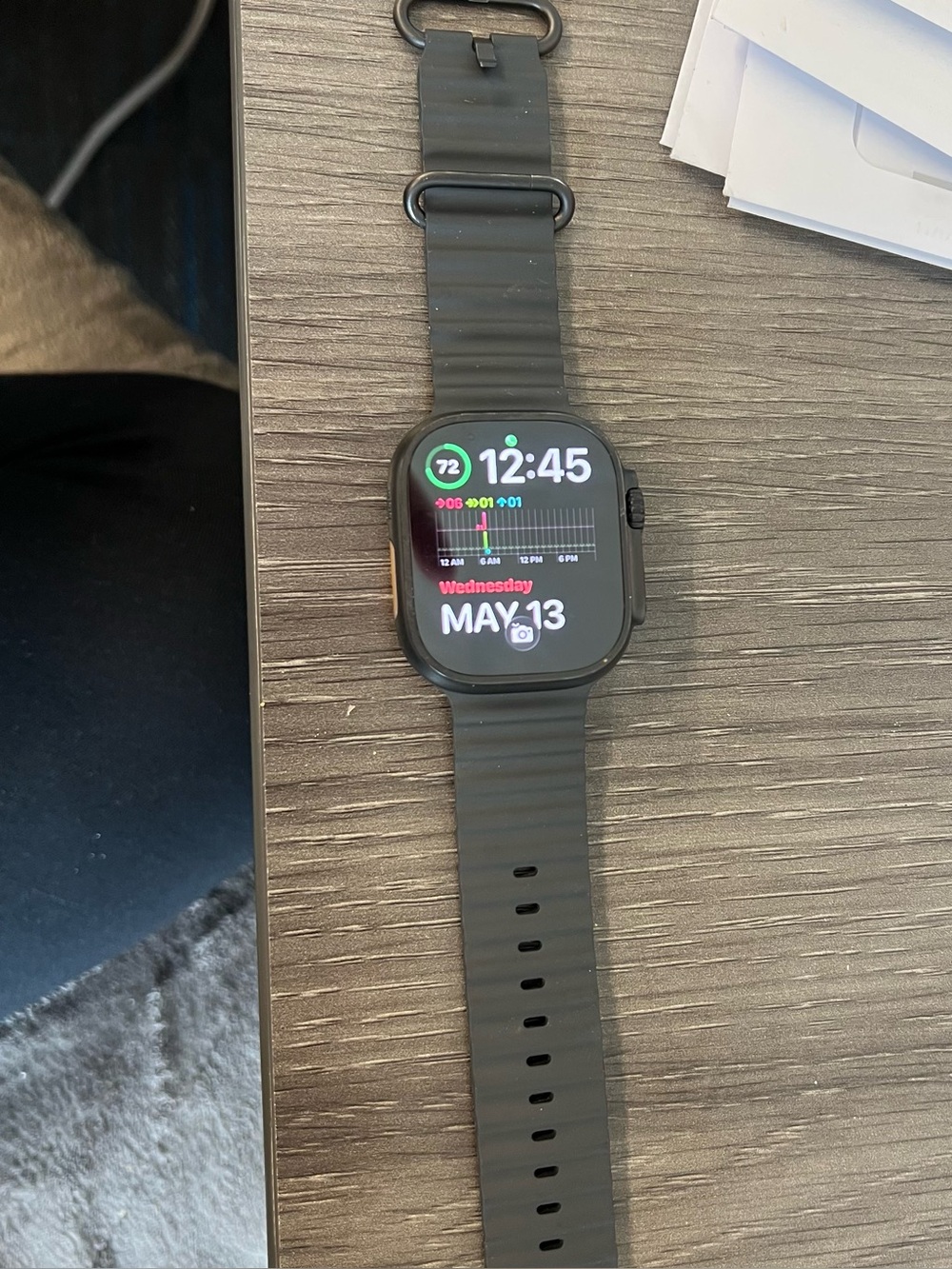 Apple Watch SE in Black with Black Sport Band
